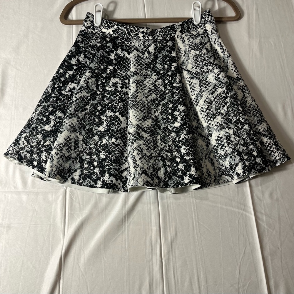 Abercrombie & Fitch Raw Edge Hem Snake Print Skater Skirt Black and White Sz S